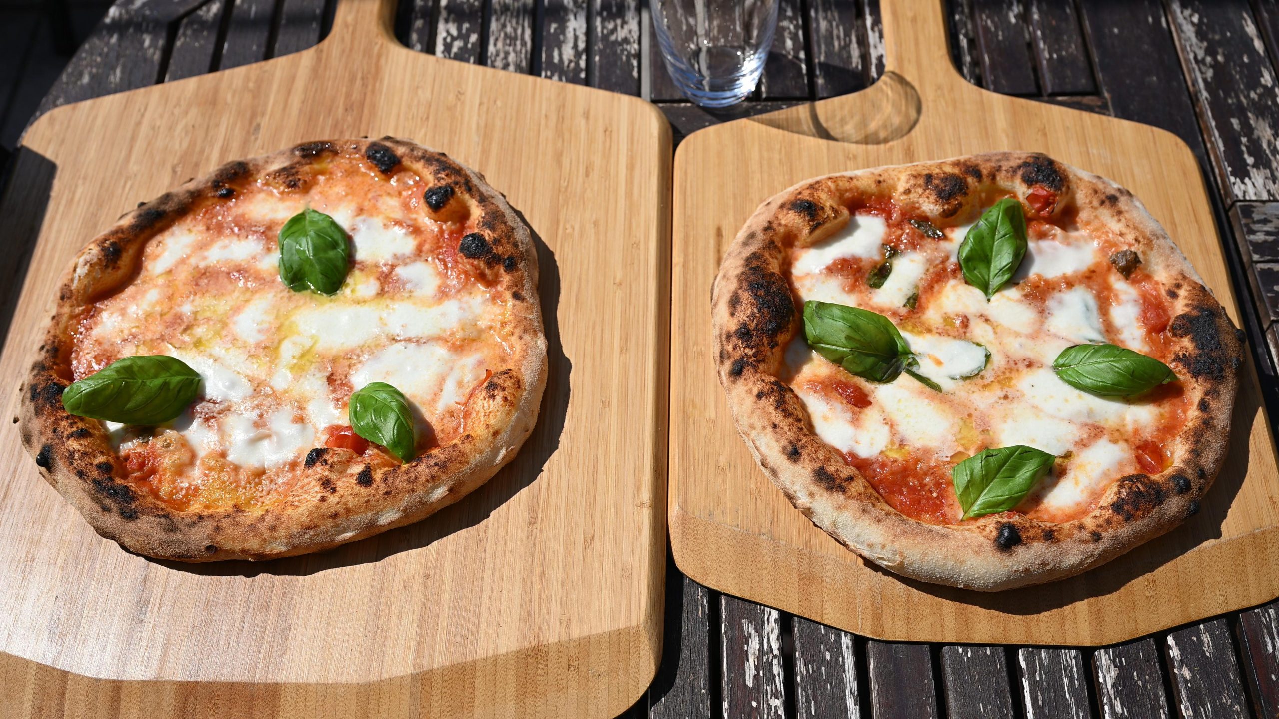 Pizza Margherita cuites au Ooni Volt 12