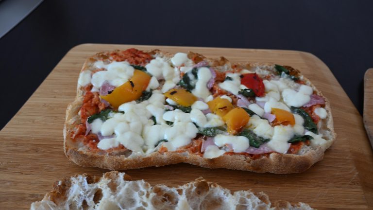 Pizza in pala premiere Effeuno P134 Gara Evolution la mozzarella n'est pas brulée